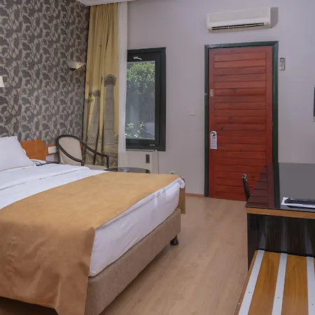 Hotel Eden Gardens