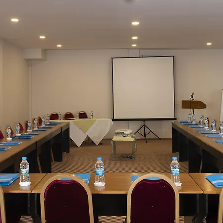 Hotell Eden Gardens 4*