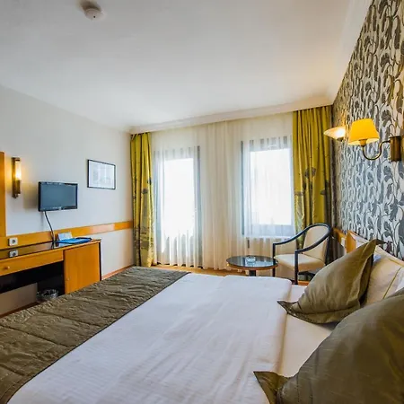 Eden Gardens Hotel